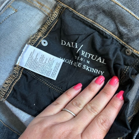 Daily Ritual Amazon Brand Gray High Rise Skinny Jeans Women’s 29 Short Goth - Picture 5 of 9